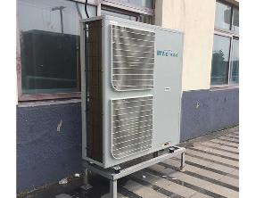 洛陽(yáng)空氣能采暖機(jī)戶式160平采暖安裝案例